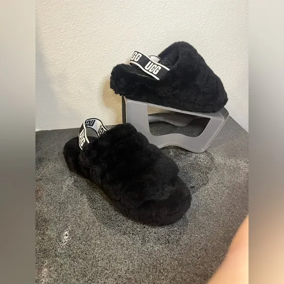UGG Women’s Fluff Yeah Authentic Black Sheepskin Cozy Fluffy Slides Size 10