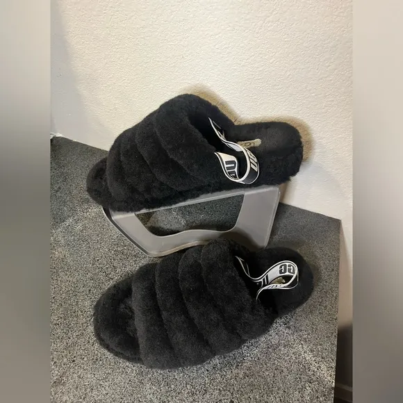 UGG Women’s Fluff Yeah Authentic Black Sheepskin Cozy Fluffy Slides Size 10