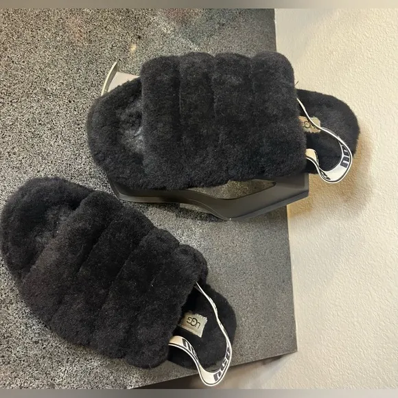 UGG Women’s Fluff Yeah Authentic Black Sheepskin Cozy Fluffy Slides Size 10