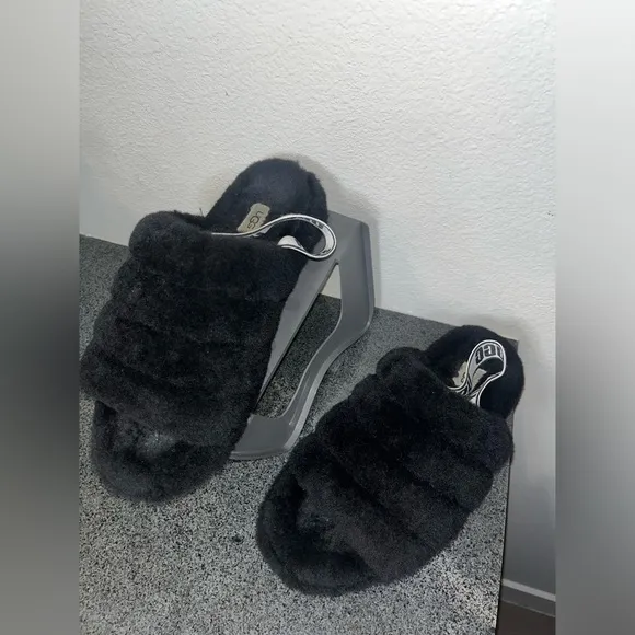 UGG Women’s Fluff Yeah Authentic Black Sheepskin Cozy Fluffy Slides Size 10