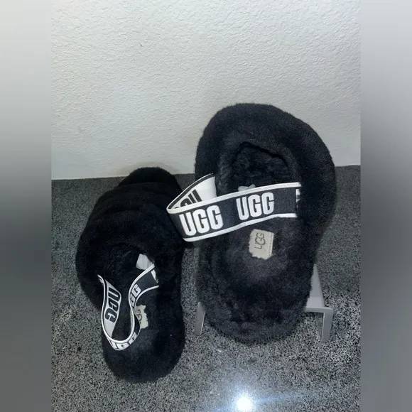 UGG Women’s Fluff Yeah Authentic Black Sheepskin Cozy Fluffy Slides Size 10