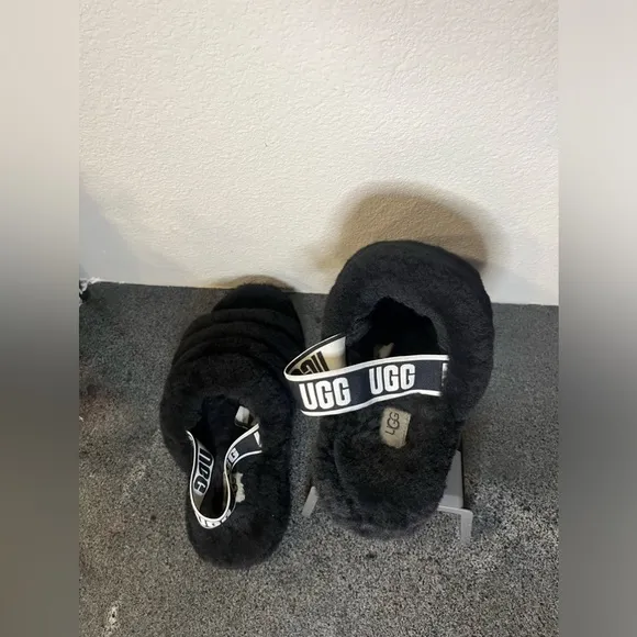 UGG Women’s Fluff Yeah Authentic Black Sheepskin Cozy Fluffy Slides Size 10