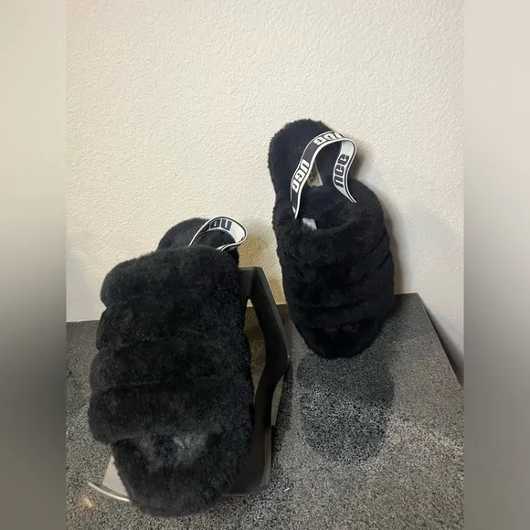 UGG Women’s Fluff Yeah Authentic Black Sheepskin Cozy Fluffy Slides Size 10