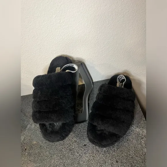 UGG Women’s Fluff Yeah Authentic Black Sheepskin Cozy Fluffy Slides Size 10