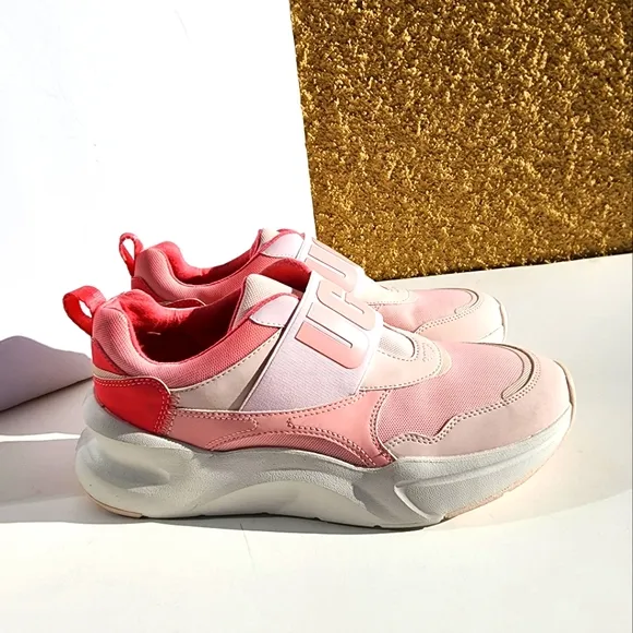 UGG Women's La Flex Gradient Logo Chunky Pink Platform Sneakers Size 7