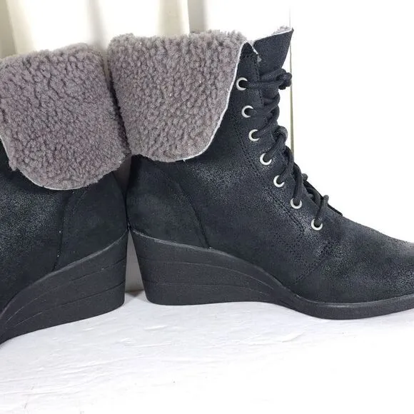 UGG Women's Zea US8 Black Leather Sheepskin Waterproof Wedge Shearling Boots