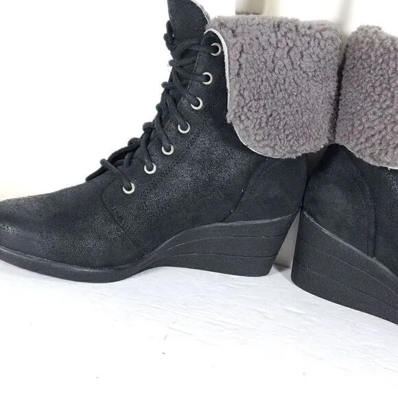 UGG Women's Zea US8 Black Leather Sheepskin Waterproof Wedge Shearling Boots
