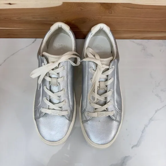 UGG Zilo Silver Metallic Leather Sneakers Casual Comfort Shoes Women's Size 11