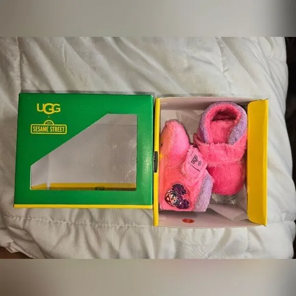 UggxSesame Street(Abby) shoes, babies sz 2/3. Pink. NWT