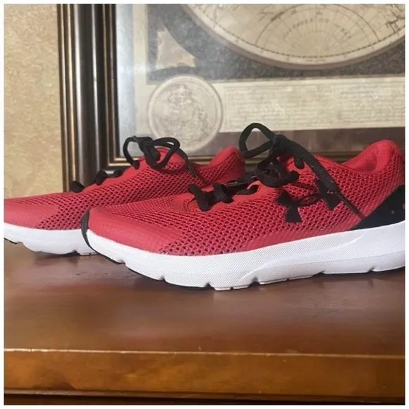UNDER ARMOUR • KID'S SURGE 3 RUNNING SHOE (YOUTH)