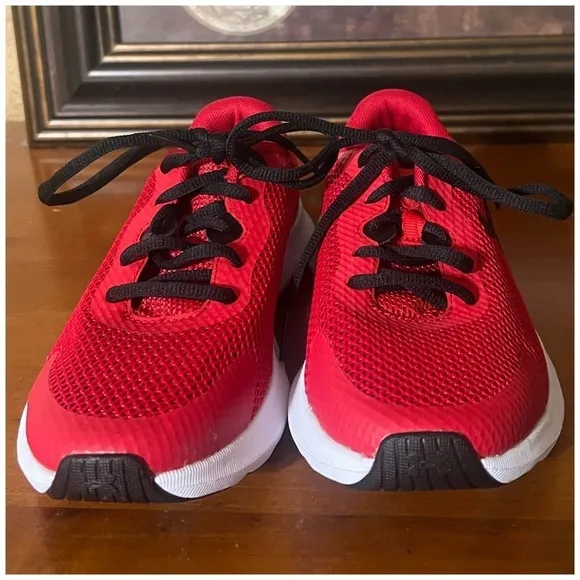 UNDER ARMOUR • KID'S SURGE 3 RUNNING SHOE (YOUTH)