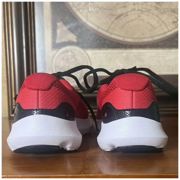 UNDER ARMOUR • KID'S SURGE 3 RUNNING SHOE (YOUTH)