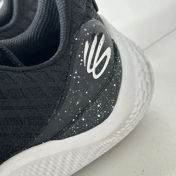 Under Armour Unisex Curry 10 Team Flow Basketball Shoes Black Men’s 15 Wo’s 16.5