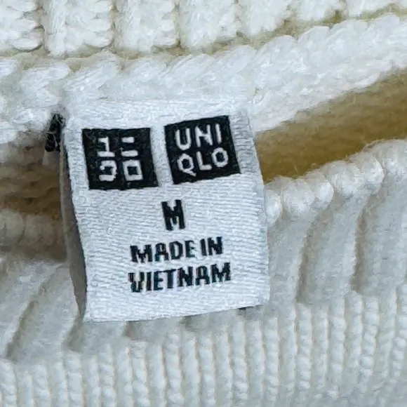 UNIQLO Highneck Sweater Cream Size Medium
