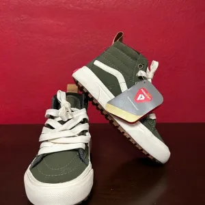 Vans Kids High-Top sk8-hi primaloft insulation Green and White size 12.5 NWT