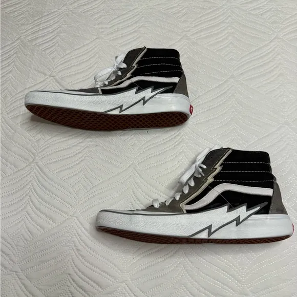 Vans SK8 High Bolt Men’s Grey &amp; Black Suede High Top Sneakers. Size 11.5