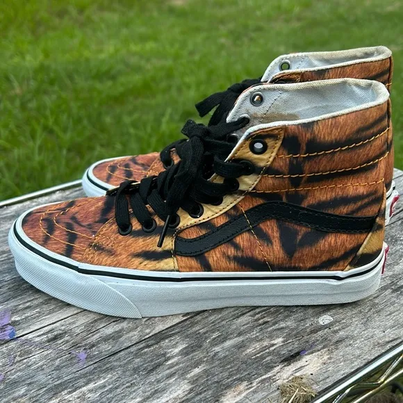 Vans Sk8 Tiger High Top Sneakers, Unisex, Men's Size 6,Women's Size 7 1/2, tiger