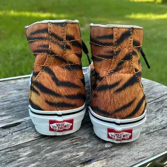Vans Sk8 Tiger High Top Sneakers, Unisex, Men's Size 6,Women's Size 7 1/2, tiger