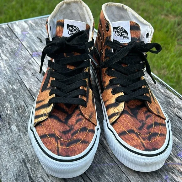 Vans Sk8 Tiger High Top Sneakers, Unisex, Men's Size 6,Women's Size 7 1/2, tiger