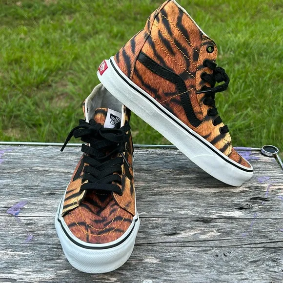 Vans Sk8 Tiger High Top Sneakers, Unisex, Men's Size 6,Women's Size 7 1/2, tiger