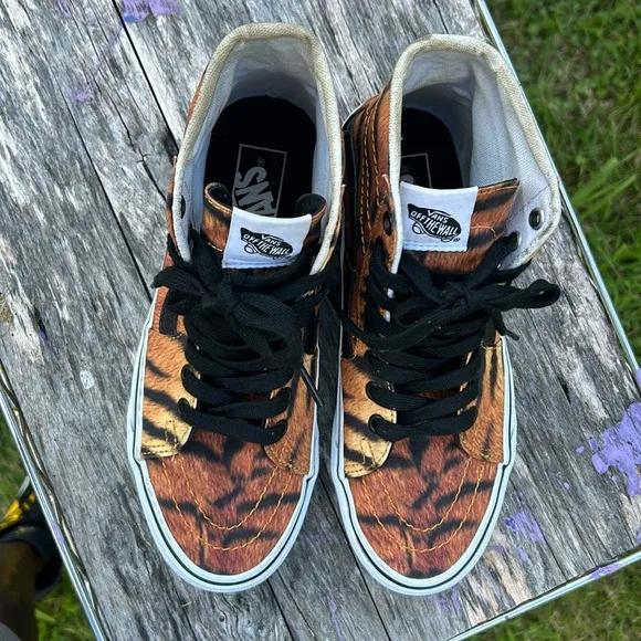 Vans Sk8 Tiger High Top Sneakers, Unisex, Men's Size 6,Women's Size 7 1/2, tiger