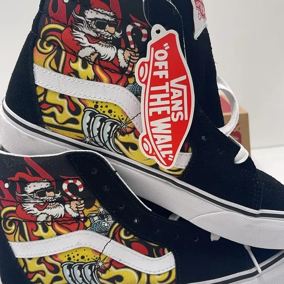 Vans WMNS High-Top Sneakers - Black and Red Sk8-HiSanta Flame BlackVN0A4BVTBLK