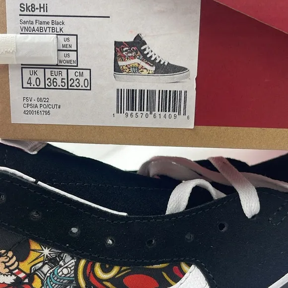 Vans WMNS High-Top Sneakers - Black and Red Sk8-HiSanta Flame BlackVN0A4BVTBLK