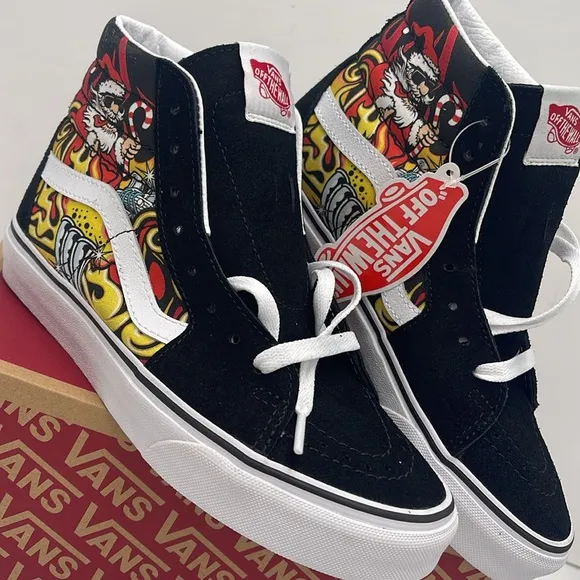 Vans WMNS High-Top Sneakers - Black and Red Sk8-HiSanta Flame BlackVN0A4BVTBLK