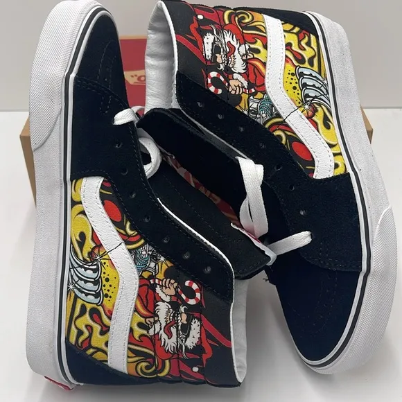 Vans WMNS High-Top Sneakers - Black and Red Sk8-HiSanta Flame BlackVN0A4BVTBLK