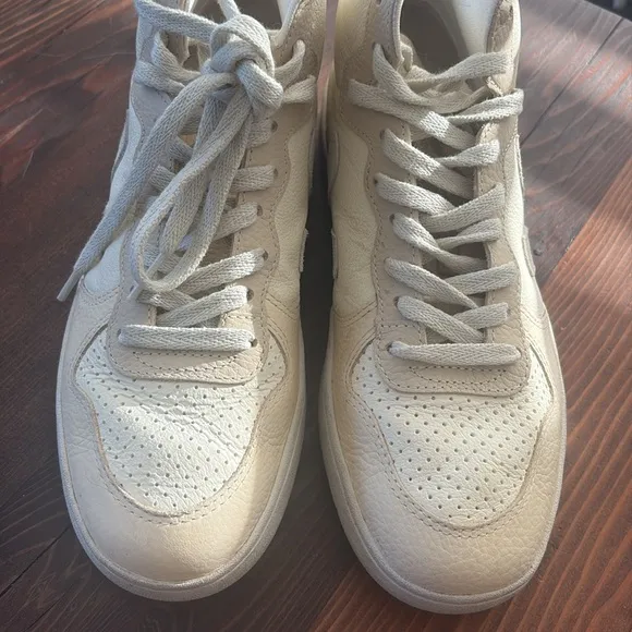 VEJA sneakers women’s size 9- worn twice!