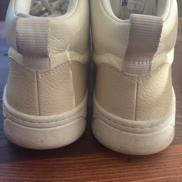 VEJA sneakers women’s size 9- worn twice!