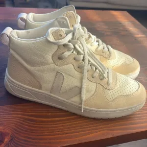 VEJA sneakers women’s size 9- worn twice!