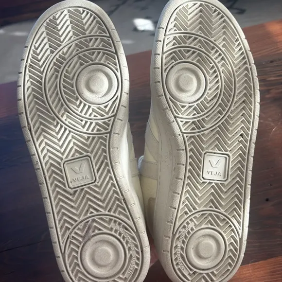 VEJA sneakers women’s size 9- worn twice!