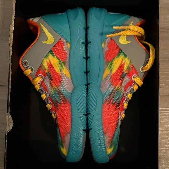 Vibrant Yellow and Red Athletic Shoes for Dynamic Performance