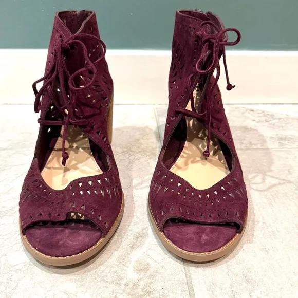 VINCE CAMUTO tarita ANKLE BOOTIES lace up BOOTS cut out heels womens 13 new plum