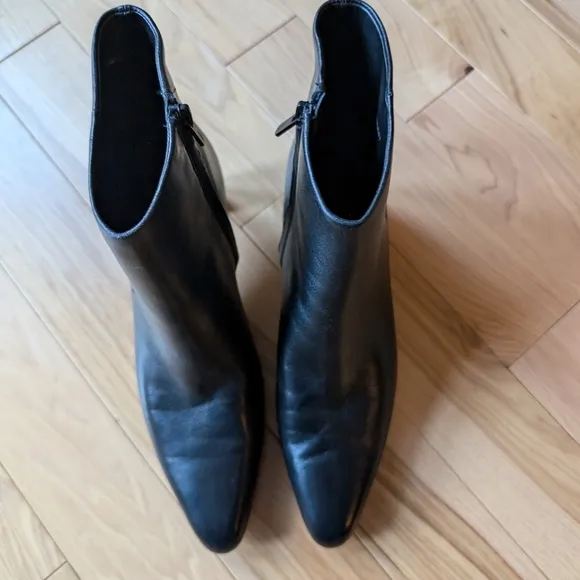 Vince Hilda black boots sz 9.5 NWOT
