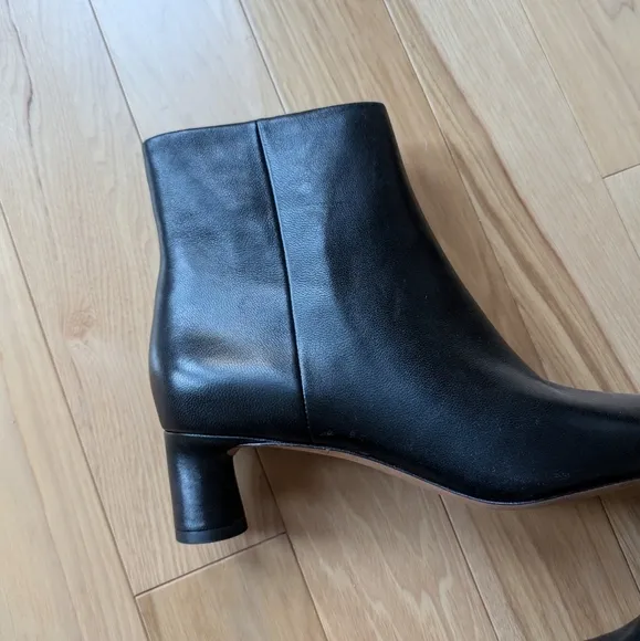 Vince Hilda black boots sz 9.5 NWOT