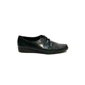 Vintage 1970s women’s black leather woven vamp lace up walking shoes