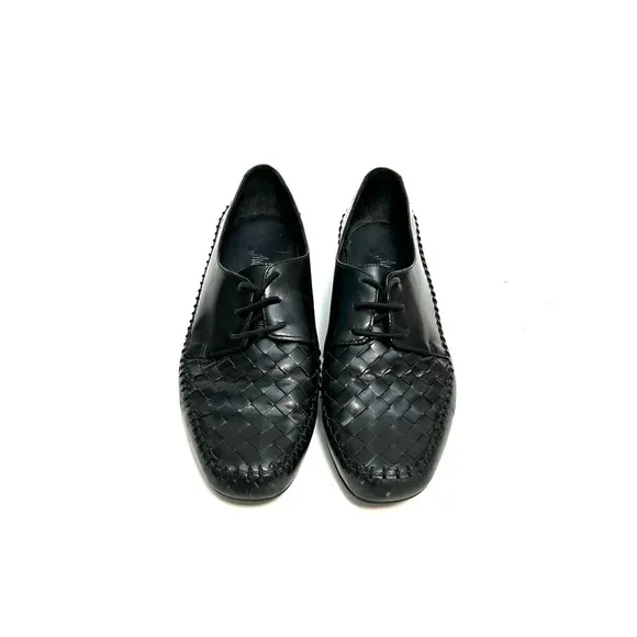 Vintage 1970s women’s black leather woven vamp lace up walking shoes