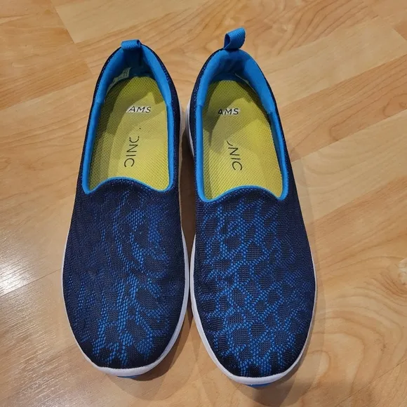 Vionic Agile Hydra Women W Round Toe Synthetic Walking Shoe Size 9