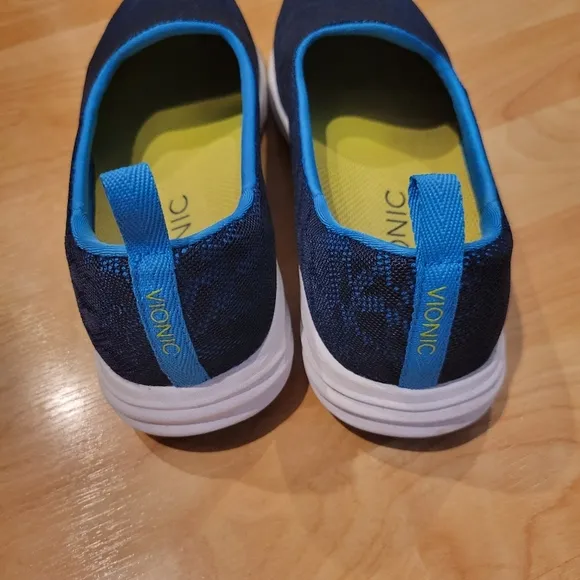 Vionic Agile Hydra Women W Round Toe Synthetic Walking Shoe Size 9