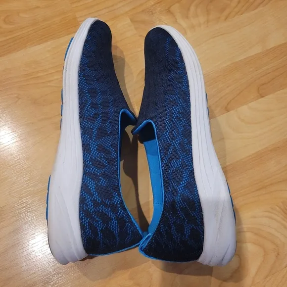 Vionic Agile Hydra Women W Round Toe Synthetic Walking Shoe Size 9
