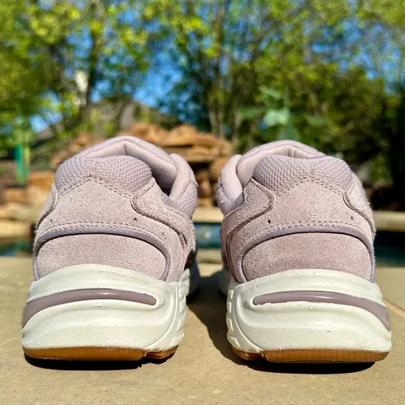 Vionic Classic 23 Walking Sneakers Lavender Lilac Suede - Size 9.5 Women’s