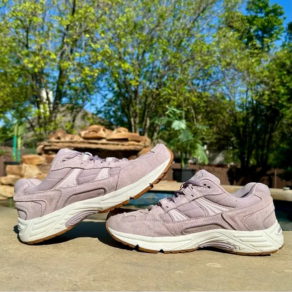 Vionic Classic 23 Walking Sneakers Lavender Lilac Suede - Size 9.5 Women’s