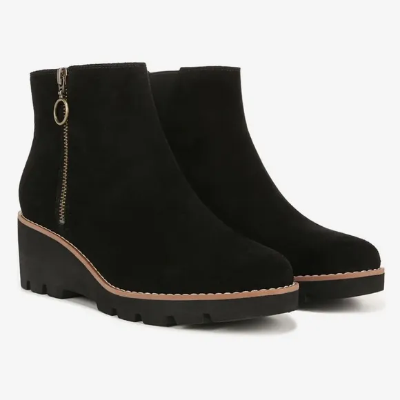 Vionic Hazal wedge style water repellent boots