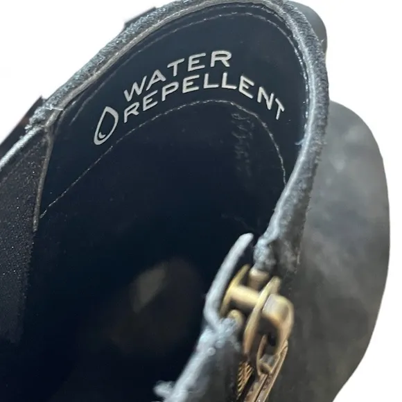 Vionic Hazal wedge style water repellent boots