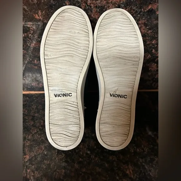 Vionic jenning high top sneakers size 9.5