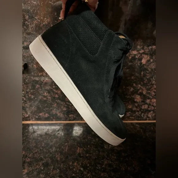 Vionic jenning high top sneakers size 9.5