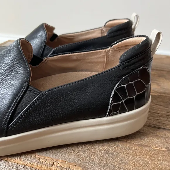 Vionic Shoes Womens 7.5 Black Penelope Croc Slip On Leather Comfort Low Top