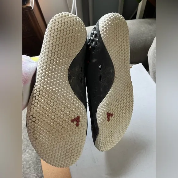 Vivobarefoot black Honeycomb shoes